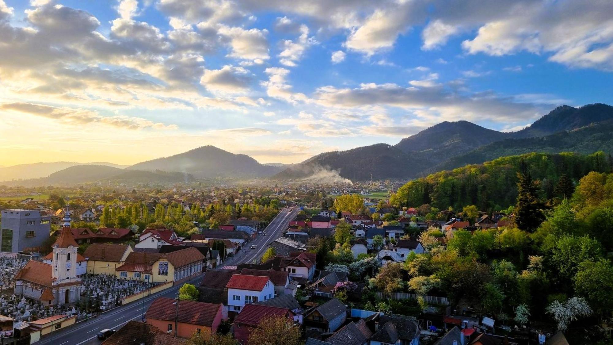 Mountain View Retreat Apartment - Private Parking Brasov Ngoại thất bức ảnh