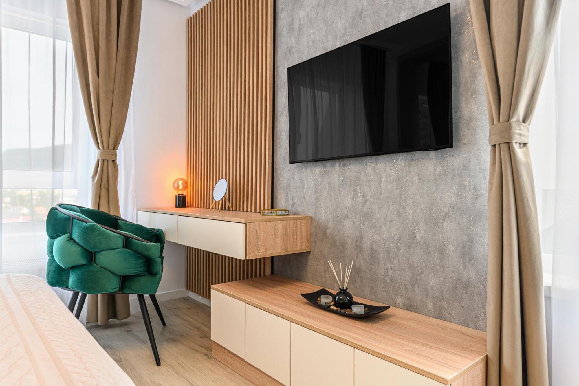 Mountain View Retreat Apartment - Private Parking Brasov Ngoại thất bức ảnh